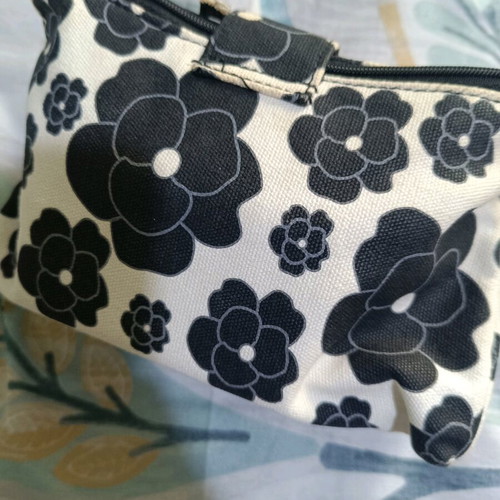 Toiletry bag with two compartments like new, black and beige