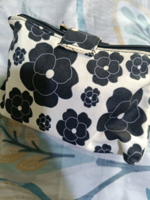 Toiletry bag with two compartments like new, black and beige