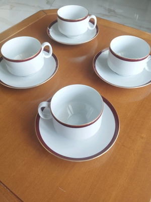 Ionia Bordeaux & Gold set of 4 cups and saucers like new