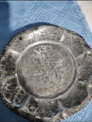 Dish plate used with three legs, handmade carving