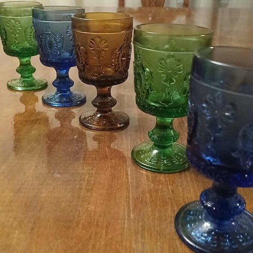 Vintage drink and water glasses like new with embossed design, set of 11