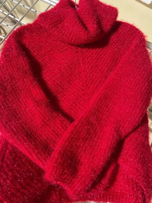 Red pullover like new, soft, size S