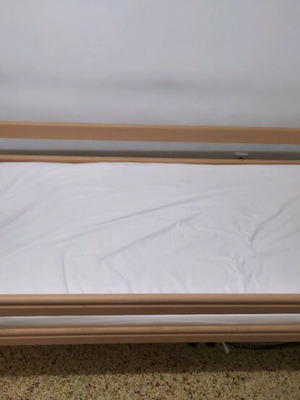 Single hospital bed like new with remote control and 4 motors