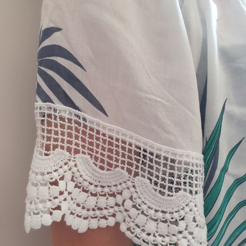 MV Fashion Lab women's blouse like new, white with tropical floral print, size L