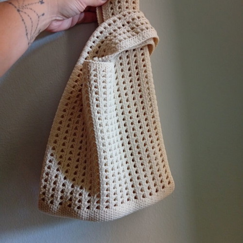 Knitted handbag new, beige, hand type