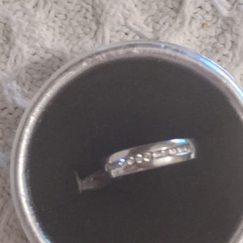 Silver 925 ring size 17.3 with zircon stones like new