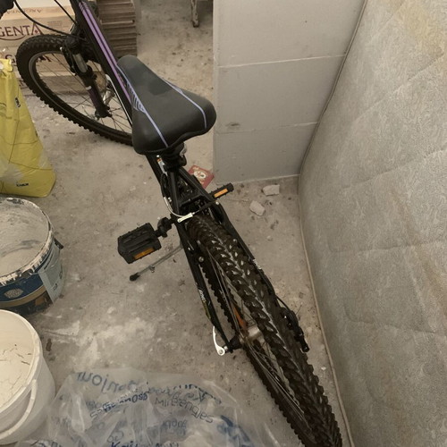 B’Twin Mountain Bike 26” like new, black, front suspension, Shimano gears
