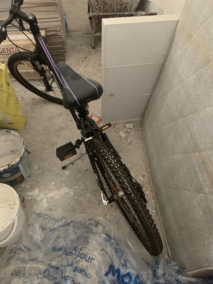 B’Twin Mountain Bike 26” like new, black, front suspension, Shimano gears