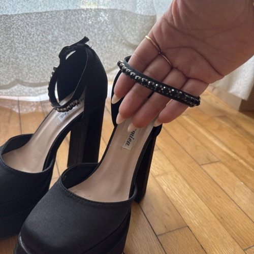 Sandal size 37 black, like new, platform style