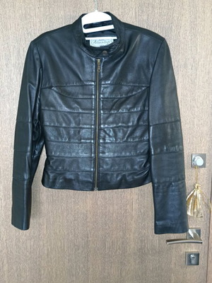 Leather jacket black, size small, like new