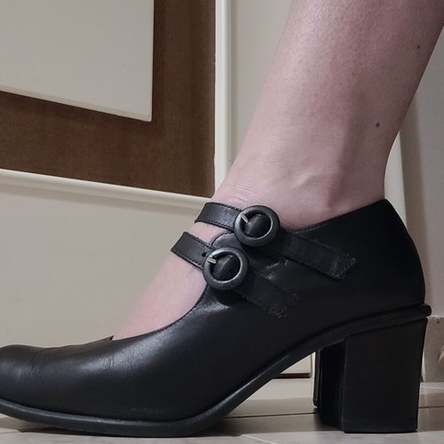Mary Jane Marie Claire black leather pumps like new