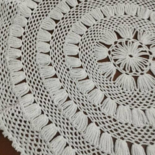 Round doily like new, diameter 49 cm