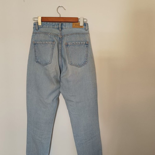 Stradivarius Mom Fit Jeans used, light blue with back discoloration