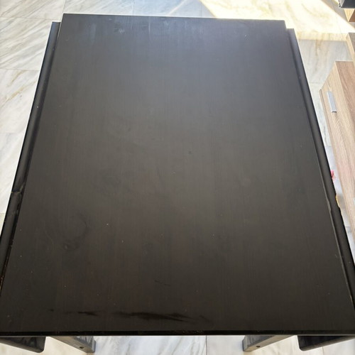 Extendable black table
