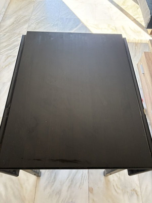Extendable black table