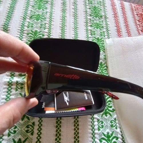Arnette sunglasses like new with mirror lenses and cases
