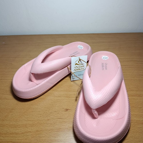 Ocean Addicts Cloud flip flops, pink