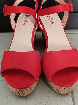 Vera Blum red platform shoes like new, size 39