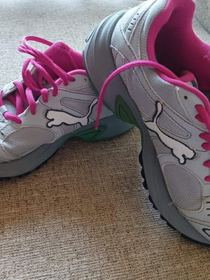 Puma girls' athletic sneakers size 36 like new, white-pink