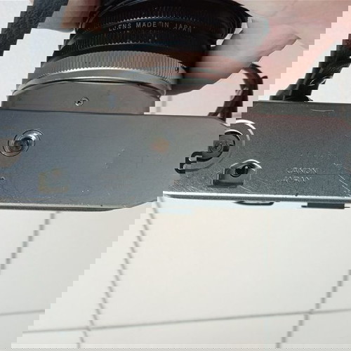 Αναλογική φωτογραφική μηχανή Canon AV-1 μεταχειρισμένη με φακό