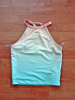 Puma sports top like new