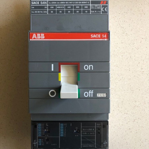 ABB SACE S4 three-phase circuit breaker 600V 250A used