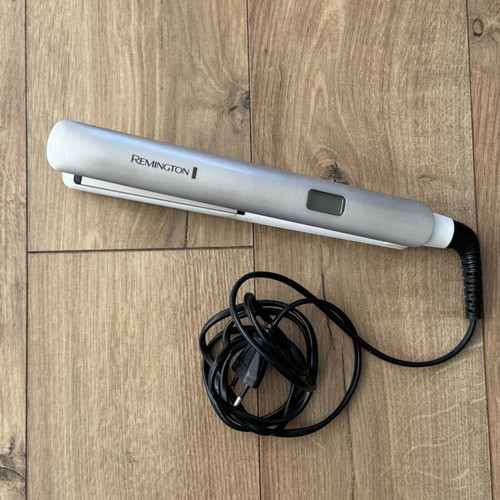 Remington S8901 Hydraluxe Pro Hair Straightener used, digital control