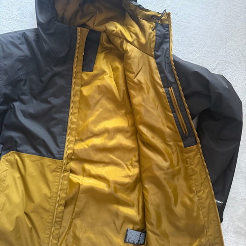 The North Face Millerton jacket like new, windproof, waterproof, black and gold