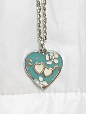 Heart Pendant Necklace turquoise, like new