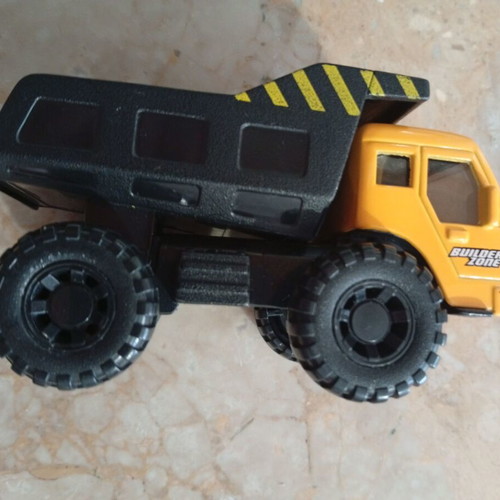Maisto Fresh Metal Builder Zone dump truck