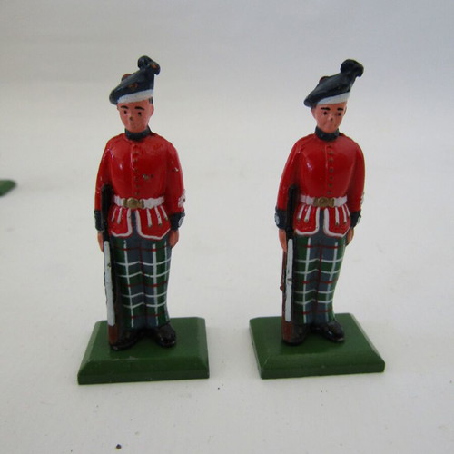 Metal collectible William Grant & Sons military figures like new, set of 9