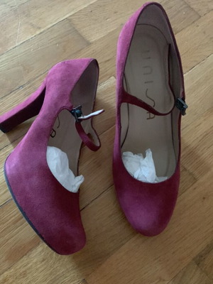 Unisa pumps like new, burgundy red, size 39