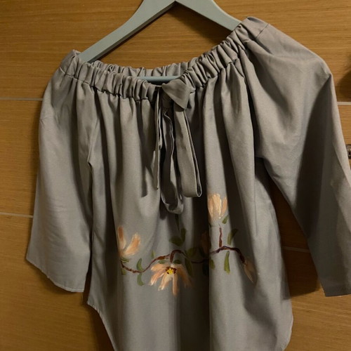 Painted blouse in gray ciel color
