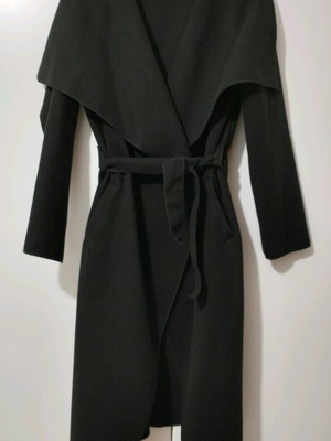 Black cabardine coat like new with belt and large collar