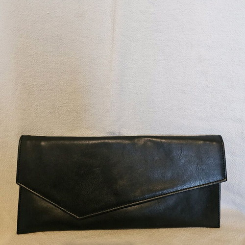 Black envelope bag made of synthetic leather like new
