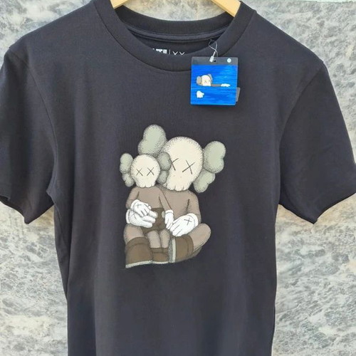 Uniqlo UT x KAWS Graphic Tee Black Size XS Brand New