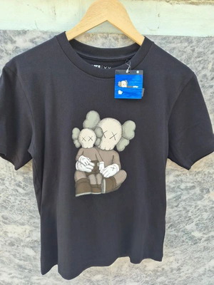 Uniqlo UT x KAWS Graphic Tee Black Size XS Brand New