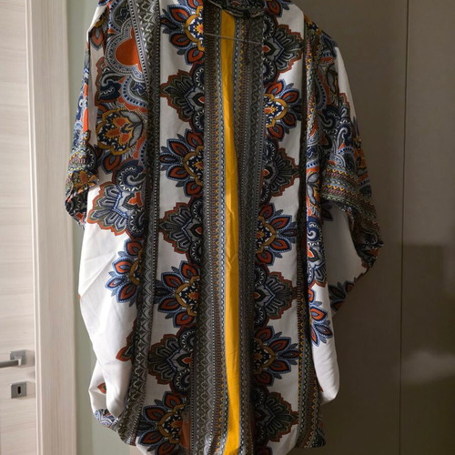 Kimono like new with colorful print