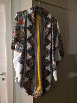 Kimono like new with colorful print
