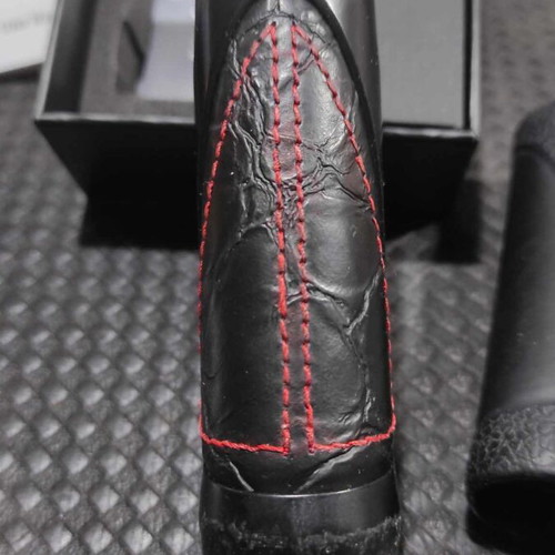 Oxva Unibox Mod 80W black metal with silicone case and leather
