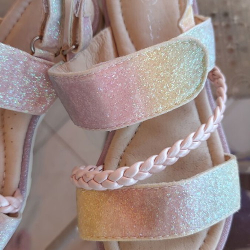 Girl's sandals size 31