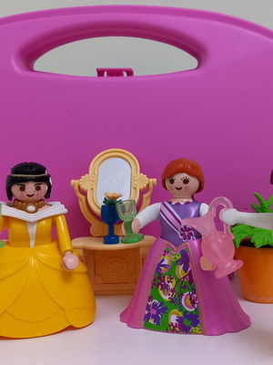Playmobil princess suitcase with 3 princesses and accessories used