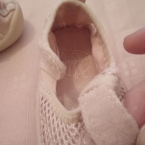 Baby shoes size 19 like new for girl