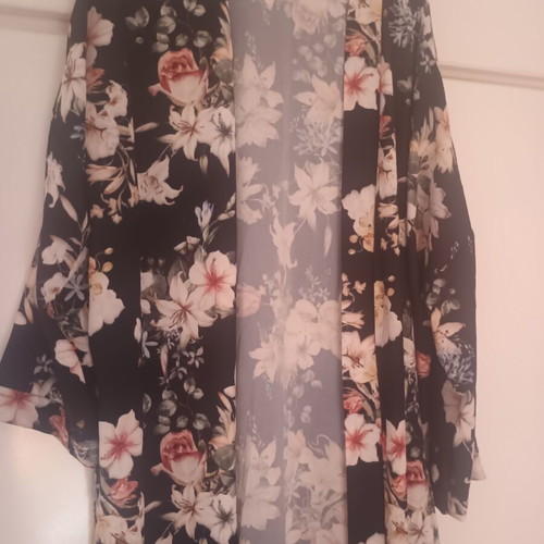 Long black floral kimono like new, one size