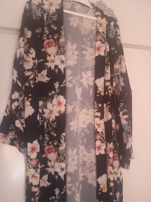 Long black floral kimono like new, one size
