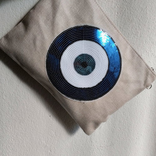 Medium-sized summer bag.