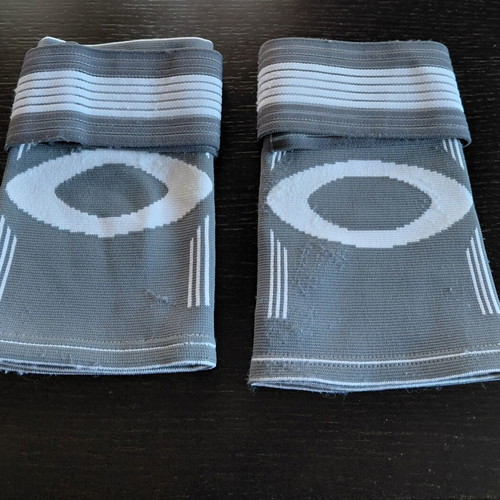 Liveup Sports elastic knee pads pair used with adjustable straps