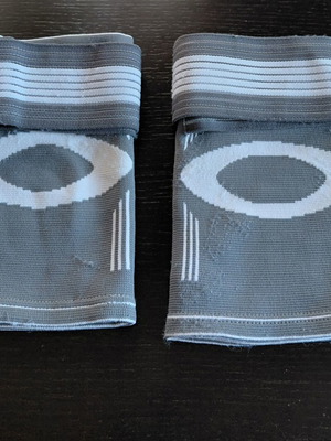 Liveup Sports elastic knee pads pair used with adjustable straps