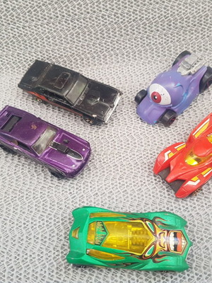 Hoot Wheels pack of five toy cars used