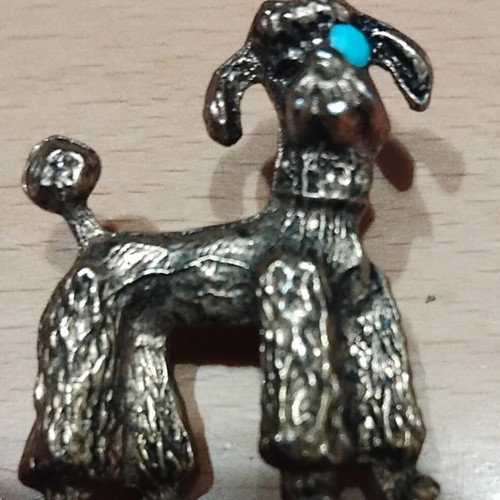 Dog-shaped gold pin like new, turquoise